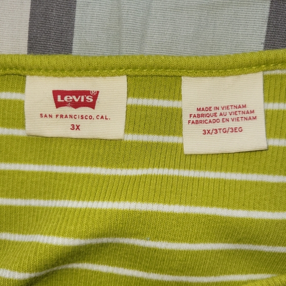 Levi's Honey Short Sleeve T in Pea Green, VGUC, Size 3X - Picture 6 of 7
